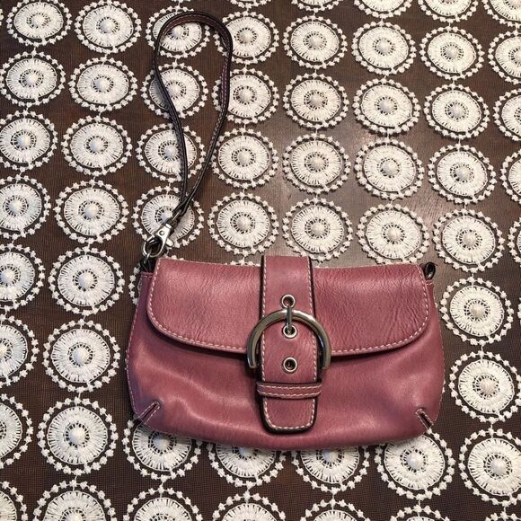 Bellerose Pink Wristlet - Picture 1 of 7